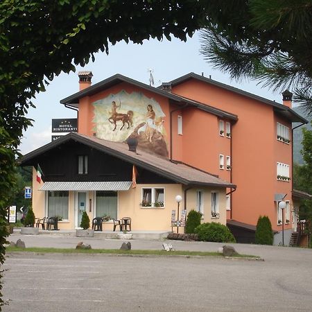 Hotel Ristorante Sagittario Feltre Eksteriør billede