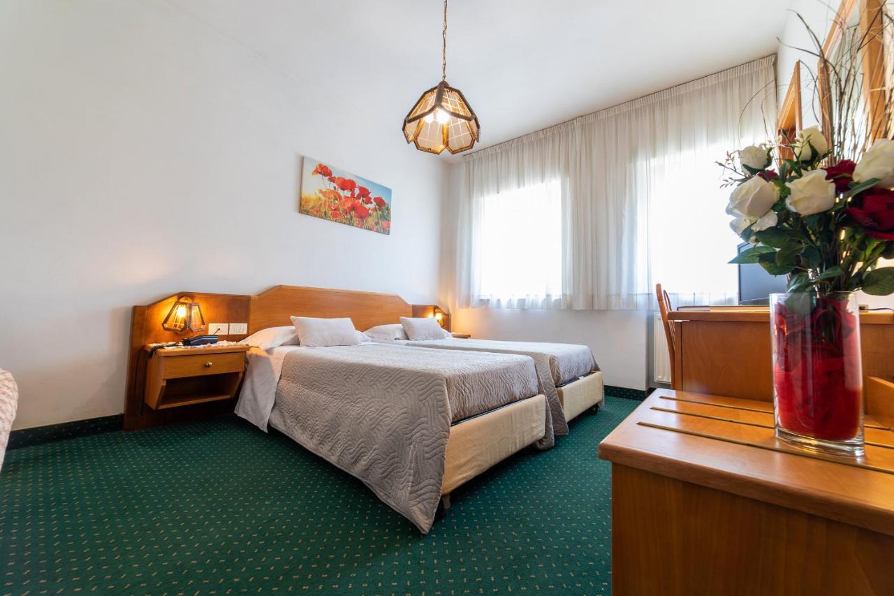 Hotel Ristorante Sagittario Feltre Eksteriør billede