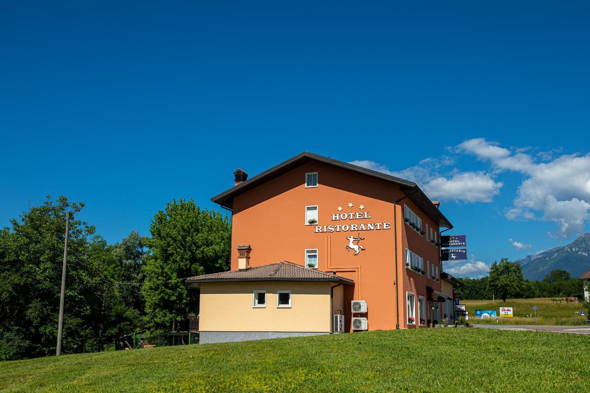 Hotel Ristorante Sagittario Feltre Eksteriør billede
