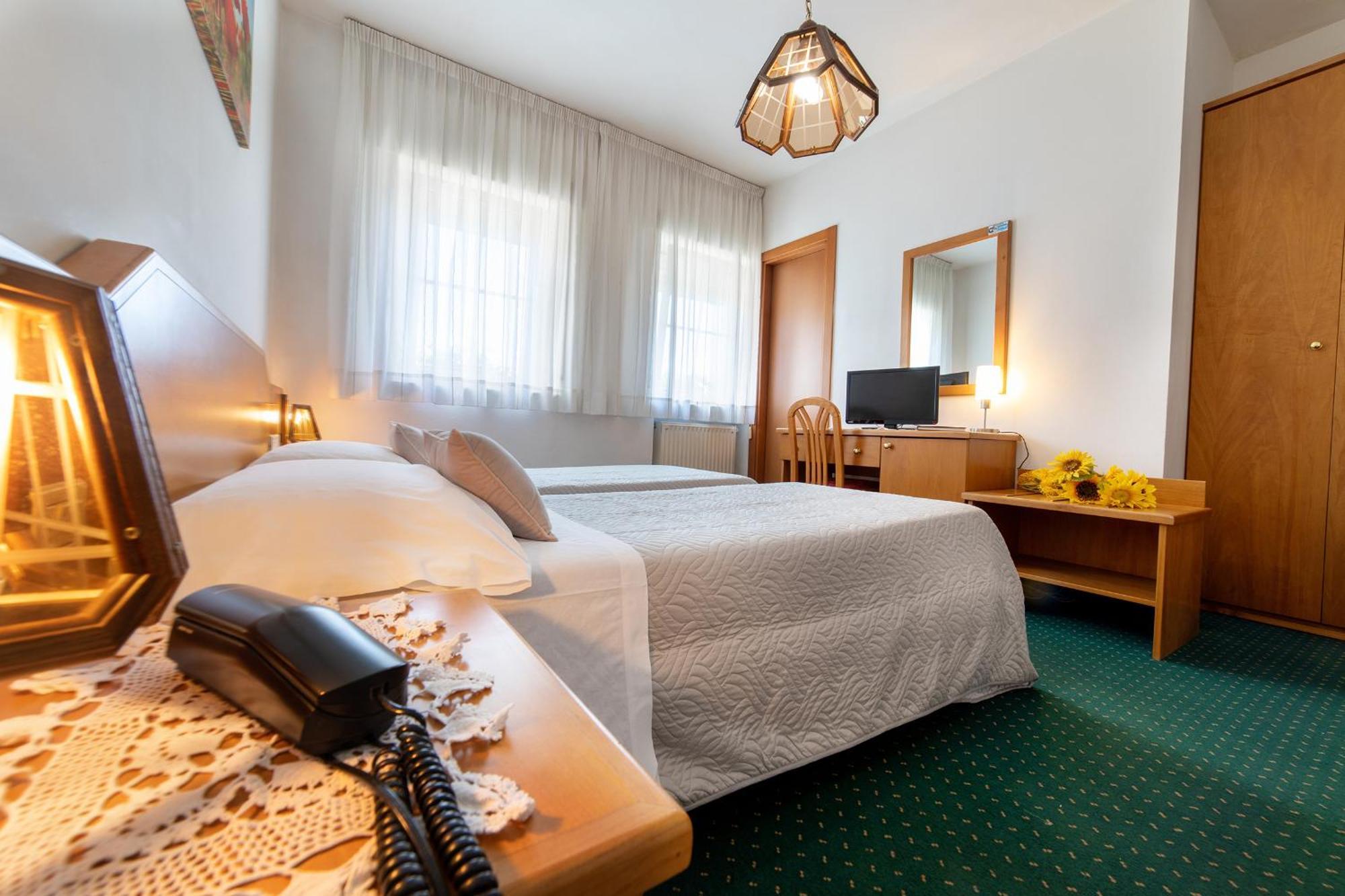 Hotel Ristorante Sagittario Feltre Eksteriør billede