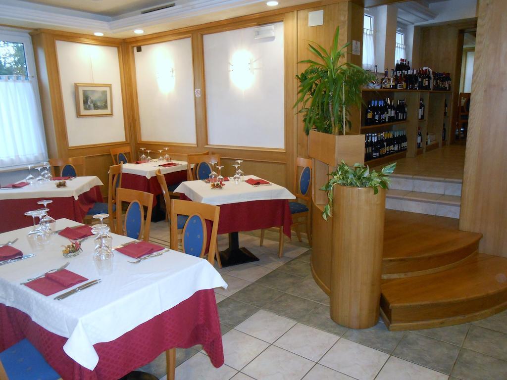 Hotel Ristorante Sagittario Feltre Eksteriør billede