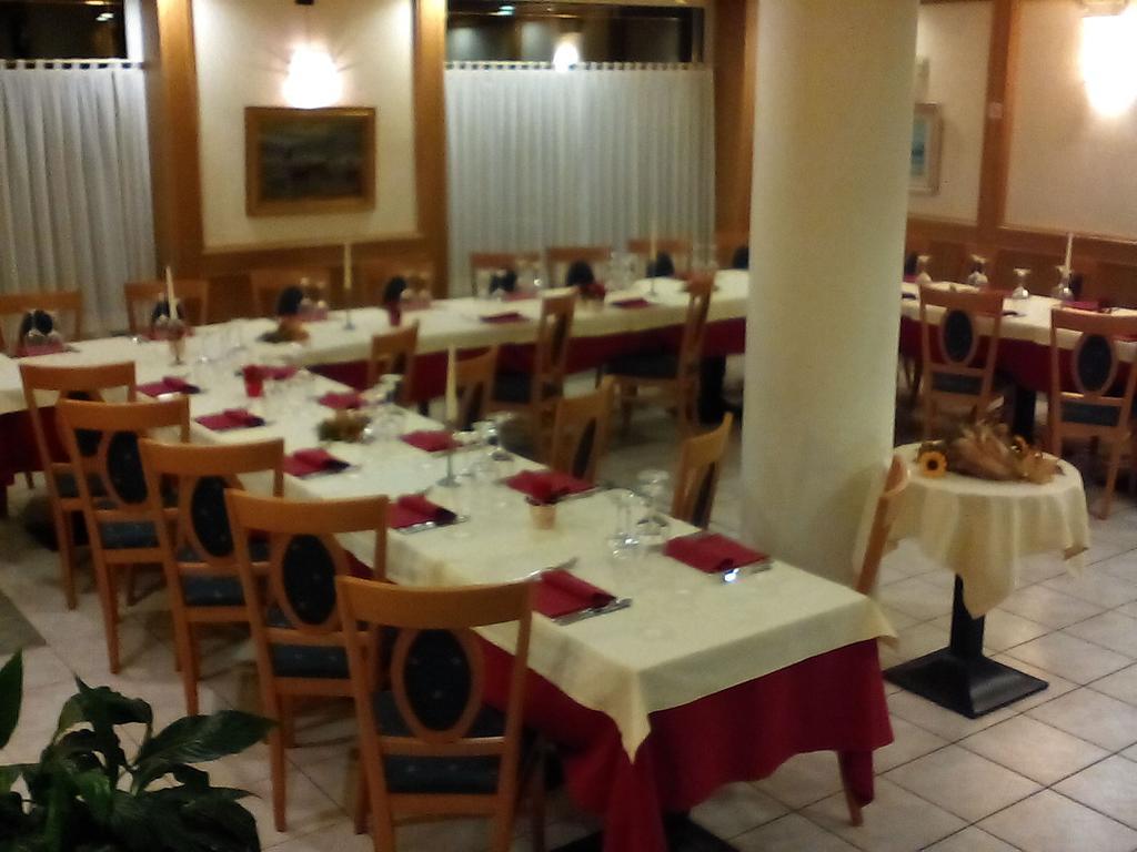 Hotel Ristorante Sagittario Feltre Eksteriør billede