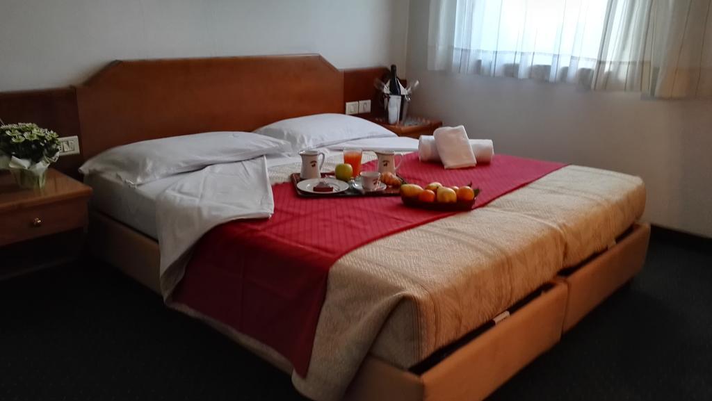 Hotel Ristorante Sagittario Feltre Eksteriør billede
